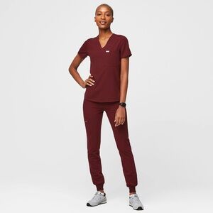 FIGS Technical Collection Burgundy Scrub Set | Zamora Joggers+ Catarina Top